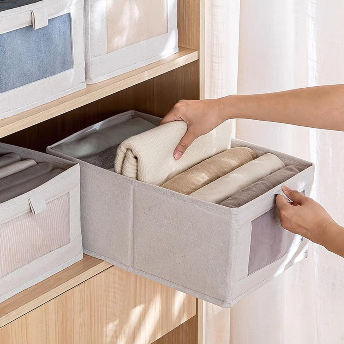 Large-capacity closet bin dimensions and storage examples